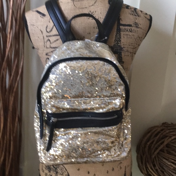 SO Handbags - SO Gold & silver sequined backpack w/black handles